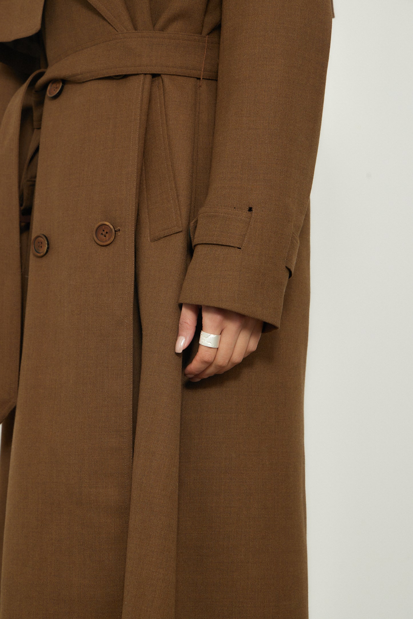 Manteau long design croisé au dos