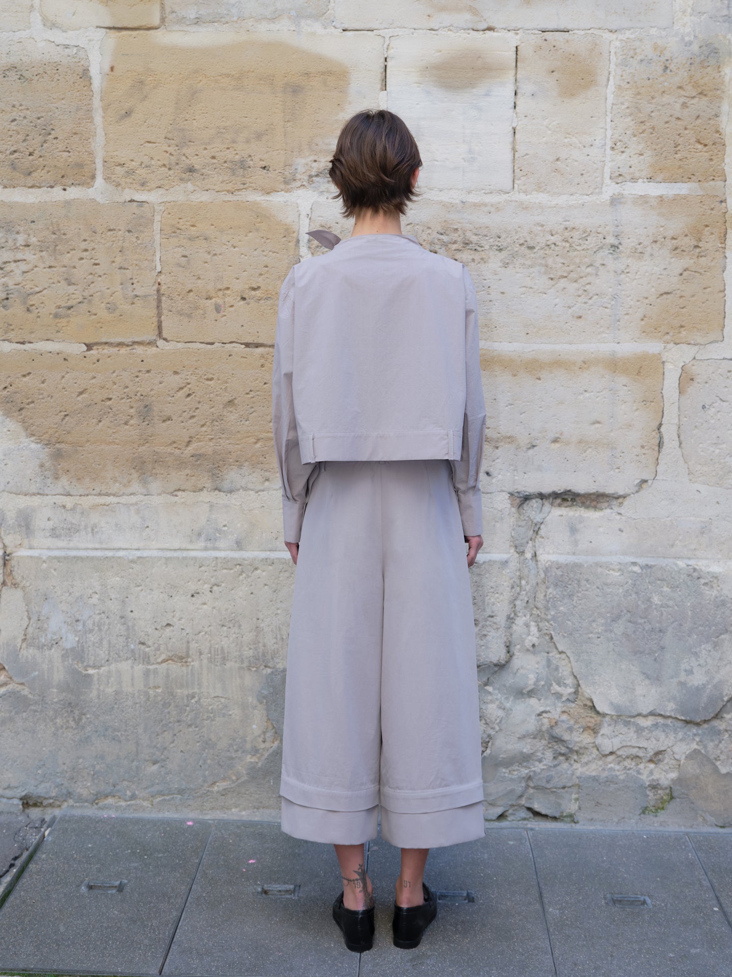 Gray Knot-neck Cropped Shirt
