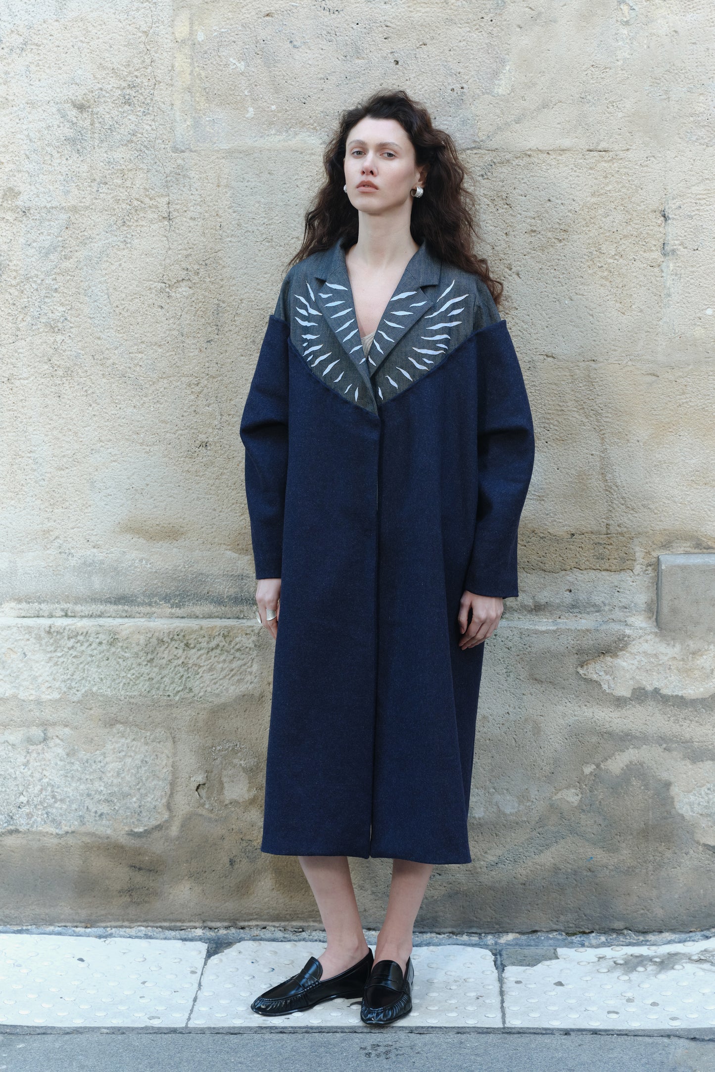 Two-tone Coat with Sun-reactive Pattern