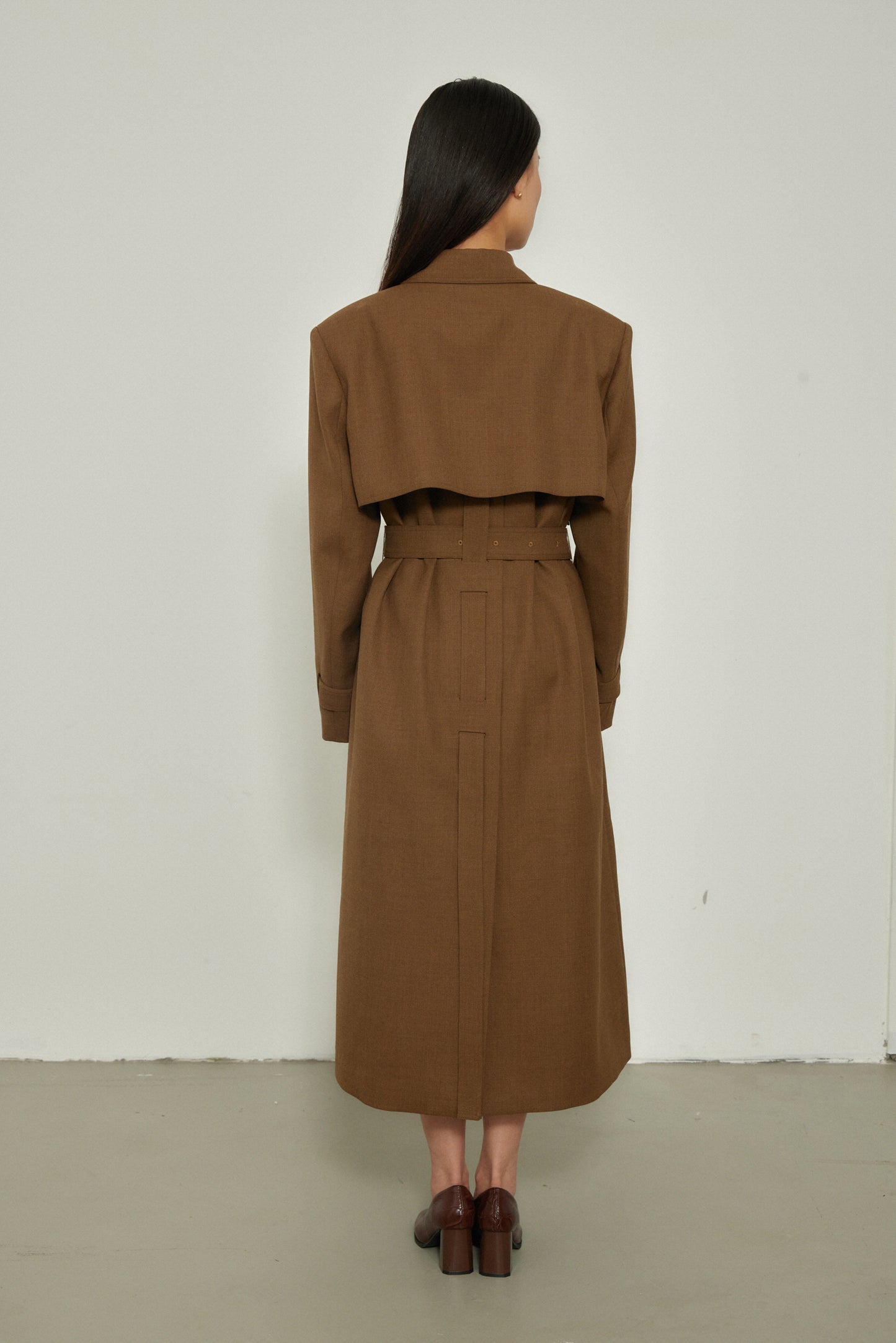 Manteau long design croisé au dos