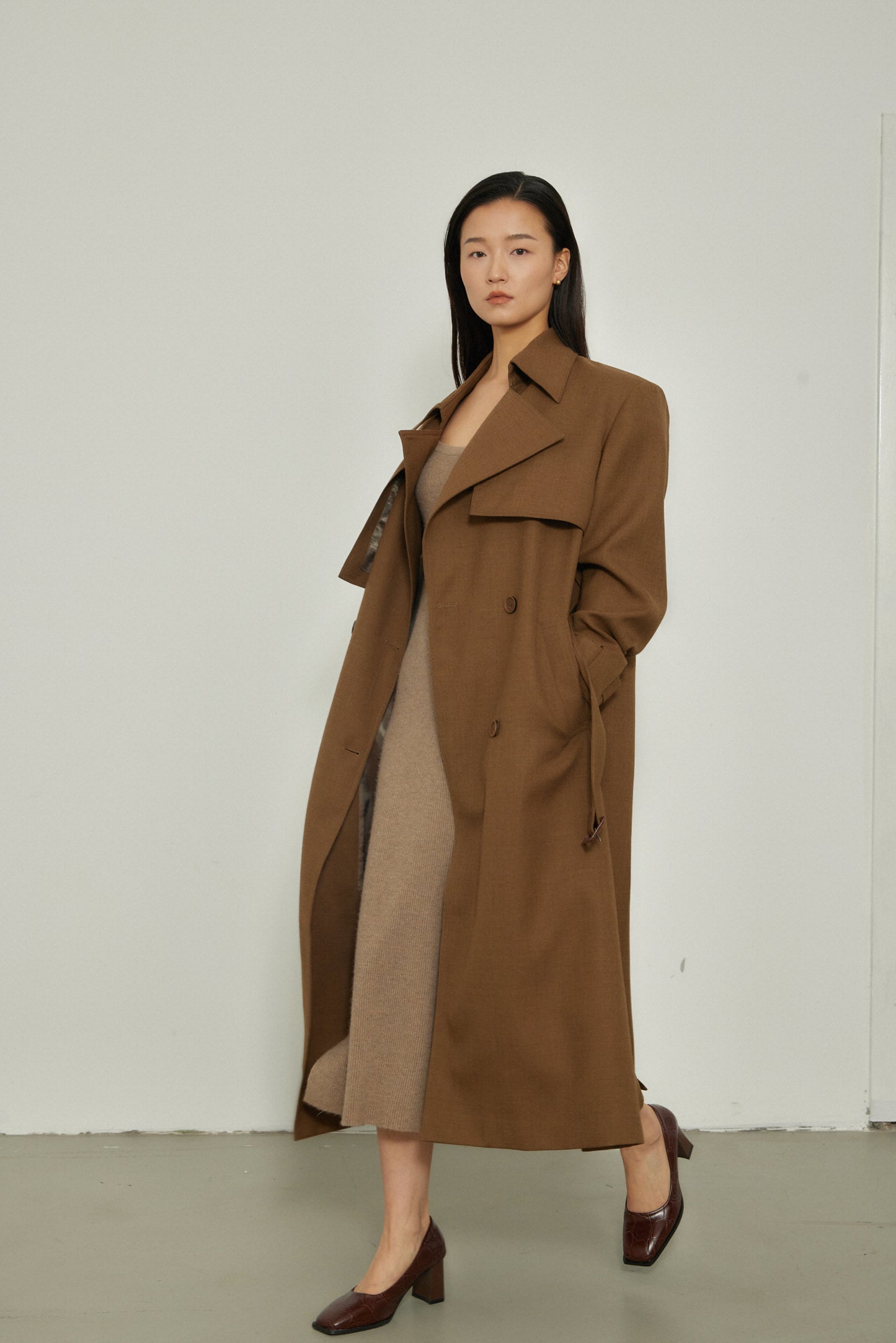 Manteau long design croisé au dos